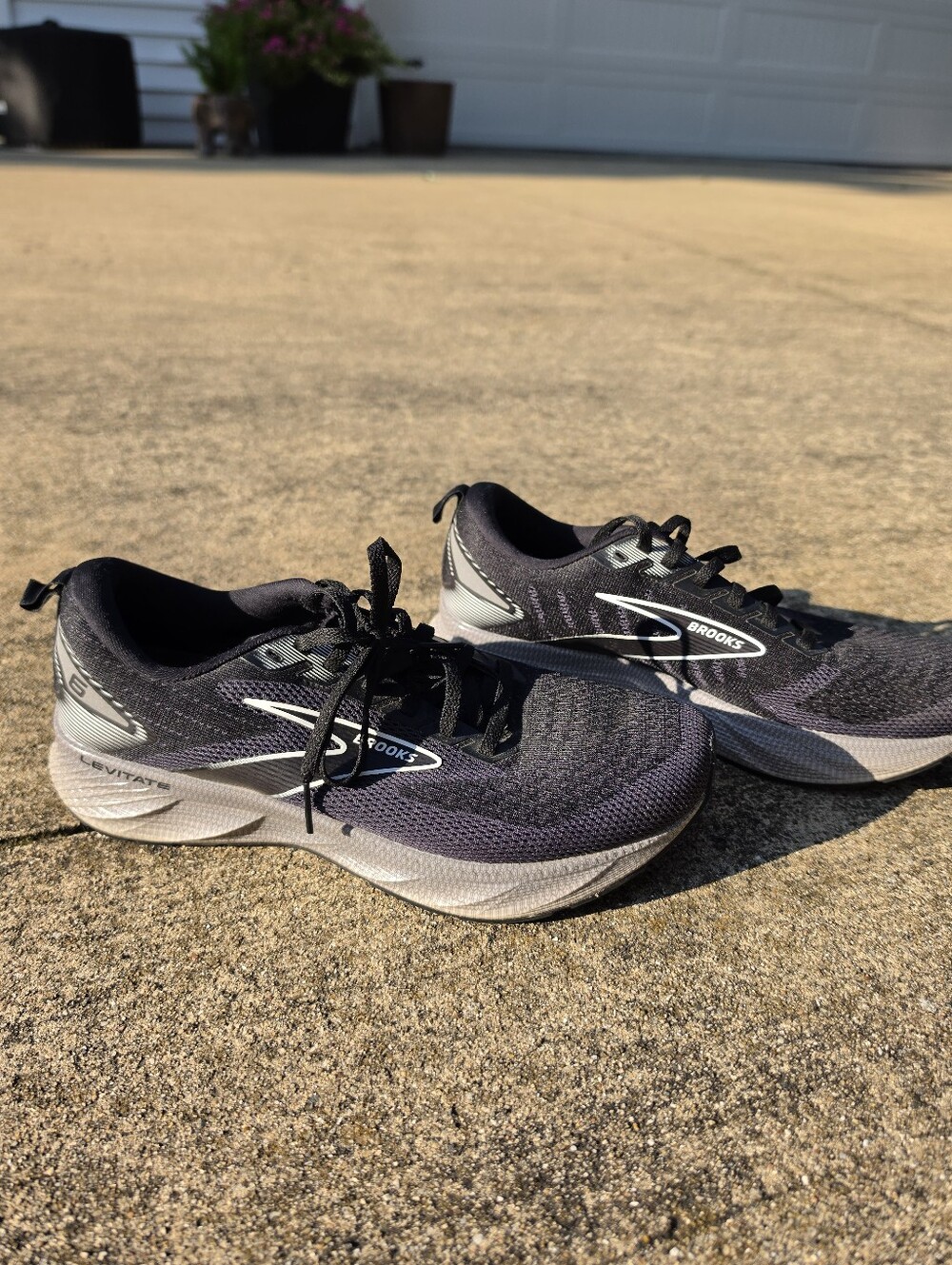 Brooks Levitate 6 Men's Size 9 Running Shoes Black Gray DNA AMP 1203831B039